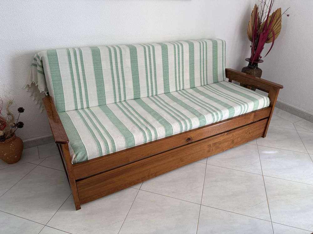 Sofá cama e cadeirões