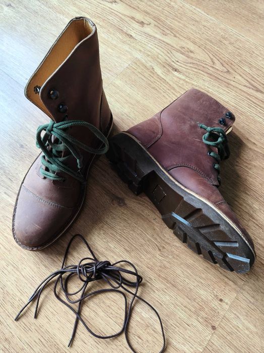 Botas castanhas em pele - Novas