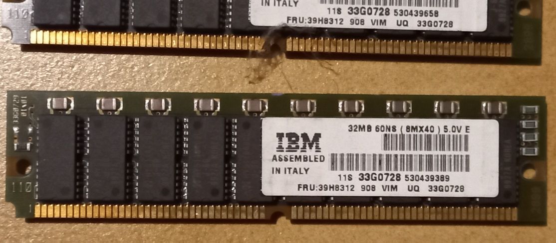 Memórias IBM de 32 MB