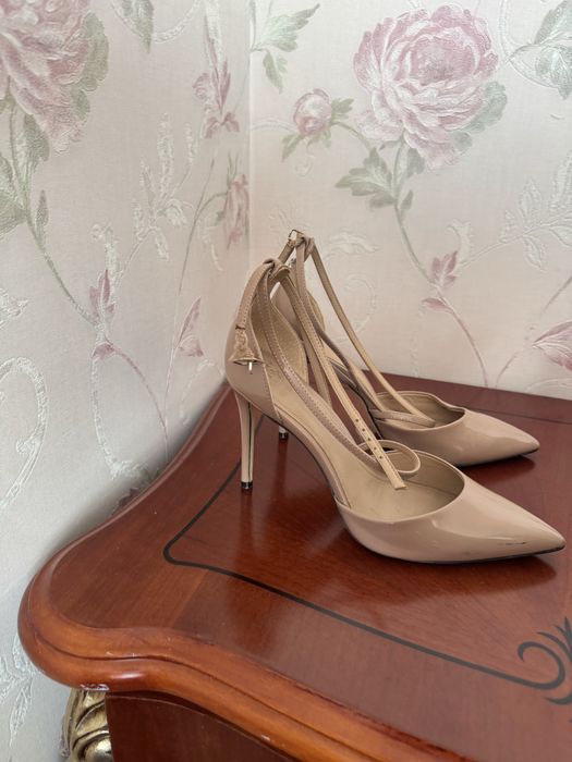 Босоніжки Guess (дешево)