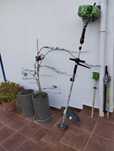 Moto roçadora para jardim.