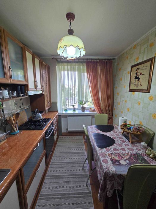 Продаю 3 комнатную квартиру.  3-я Слободская