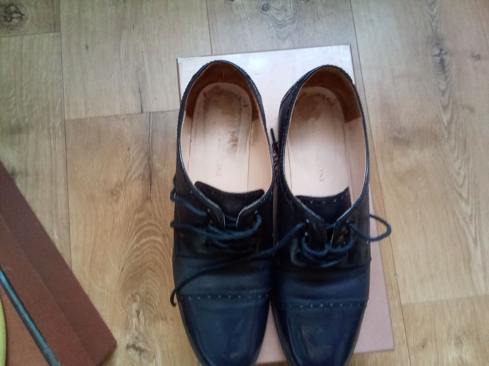 Продам теплые ботинки Loro Piana 38р и туфли Carlo Posolini 39р.