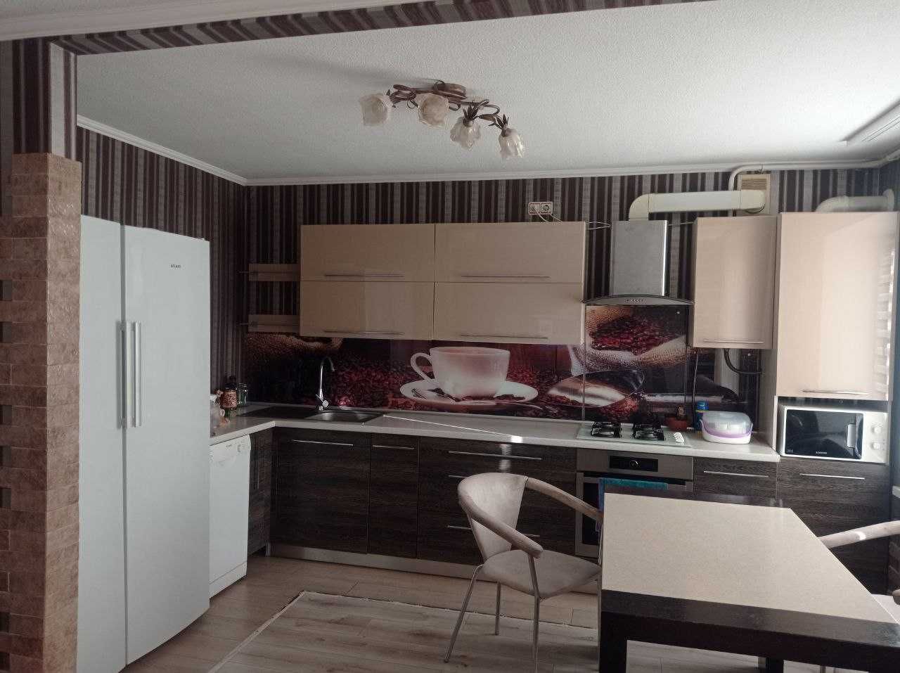 продам 4 комнатную квартиру