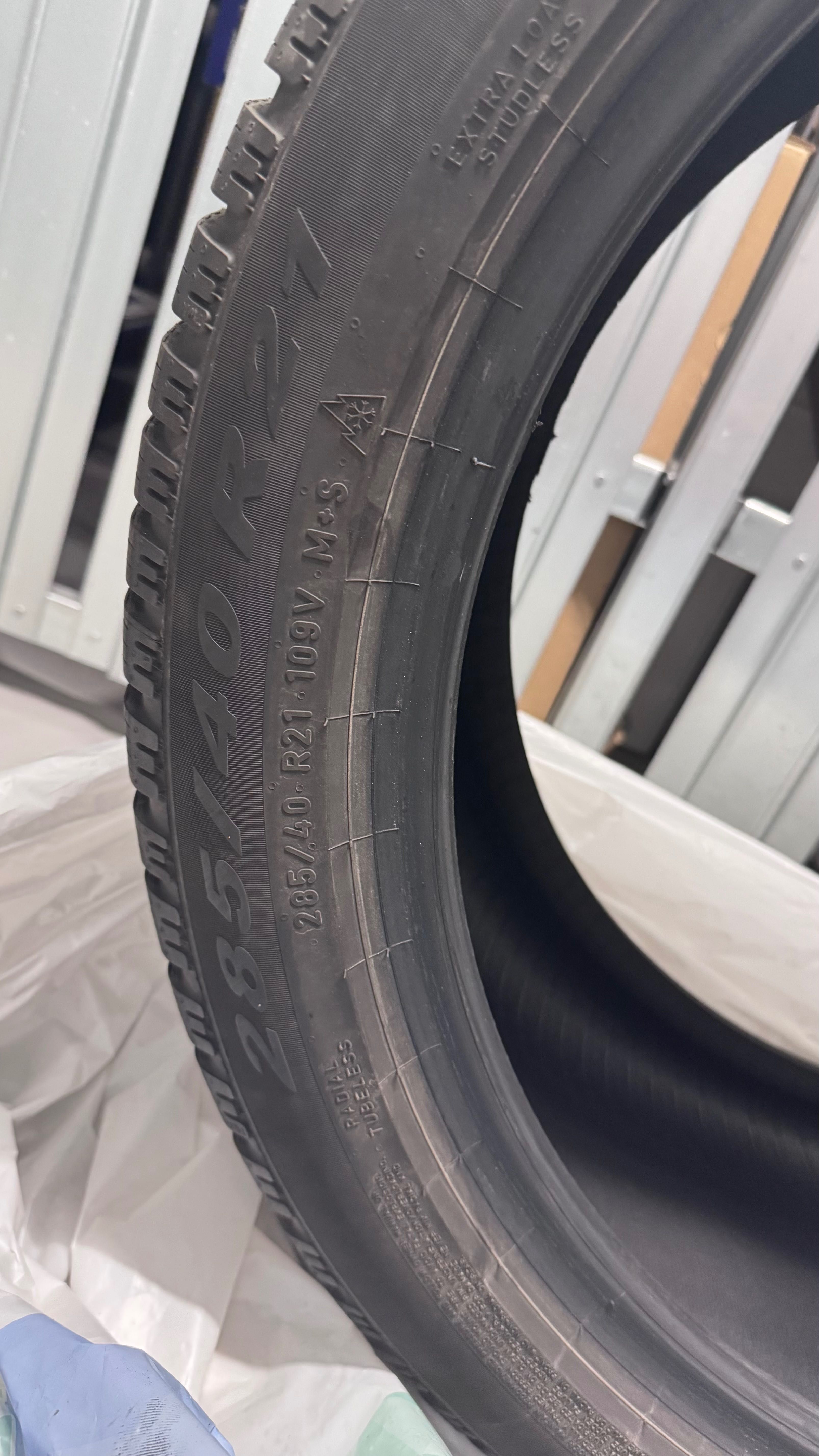 Opony Pirelli Winter 2 Scorpion 285/40/R21