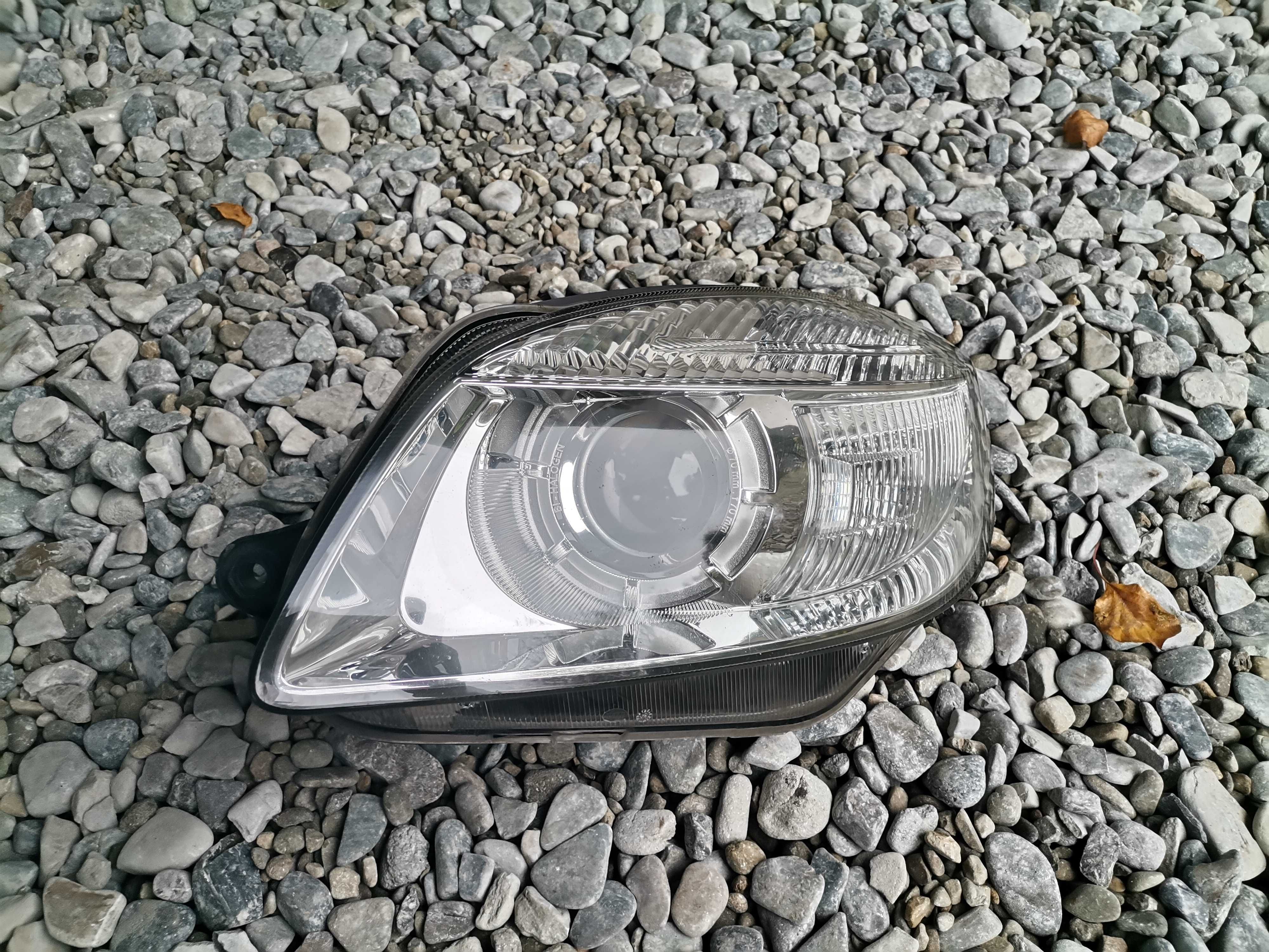 Lampa lewy przód Skoda Fabia II Roomster soczewka