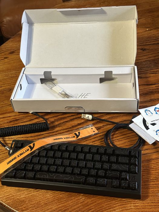 Attack shark X68HE на магнітних перемикачах RGB