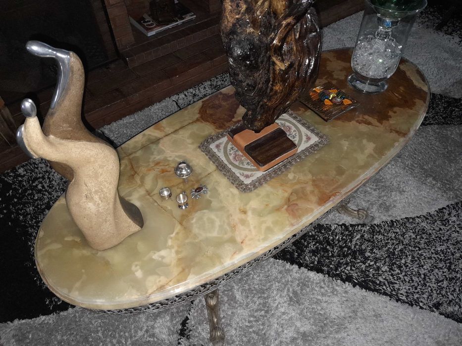 Vendo mesa de centro em ferro e pedra marmore.