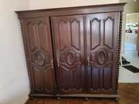 Guarda-roupa estilo antigo com 3 portas