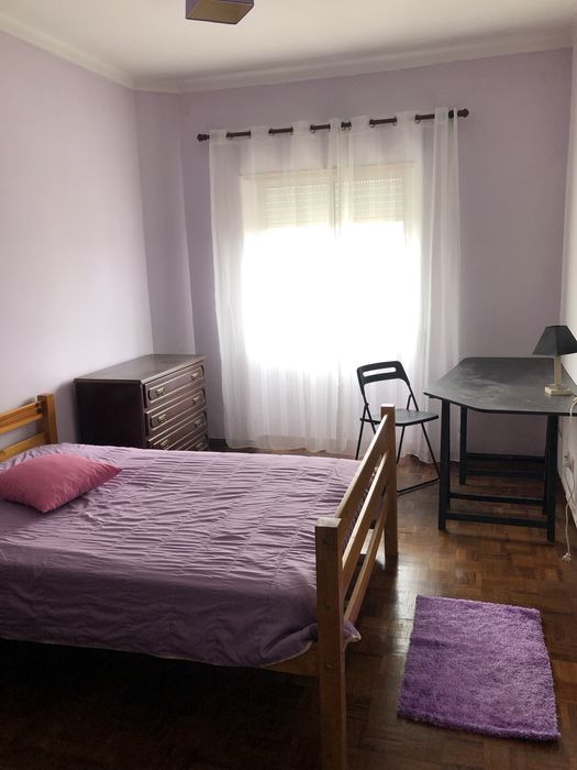 Quarto mobilado para senhoras