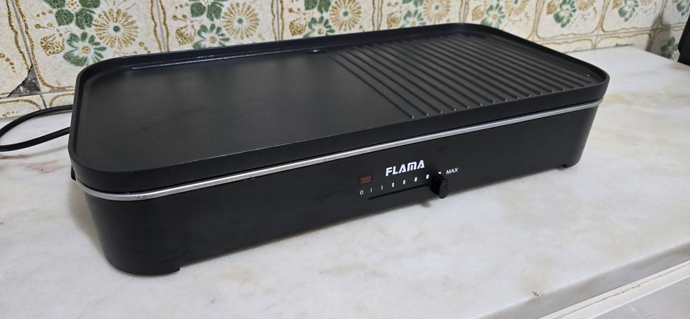 Grelhador de Mesa FLAMA 4840FL  2200 W - Preto