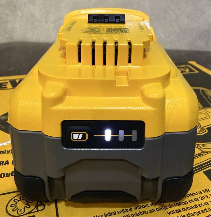 Dewalt DCB2108-2C набір акумуляторів оригінал з США !!