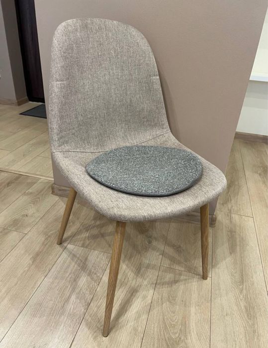 Стіл, два стільці, Висота стола 75 см; довжина 1м. 20 см;ширина 68 см.