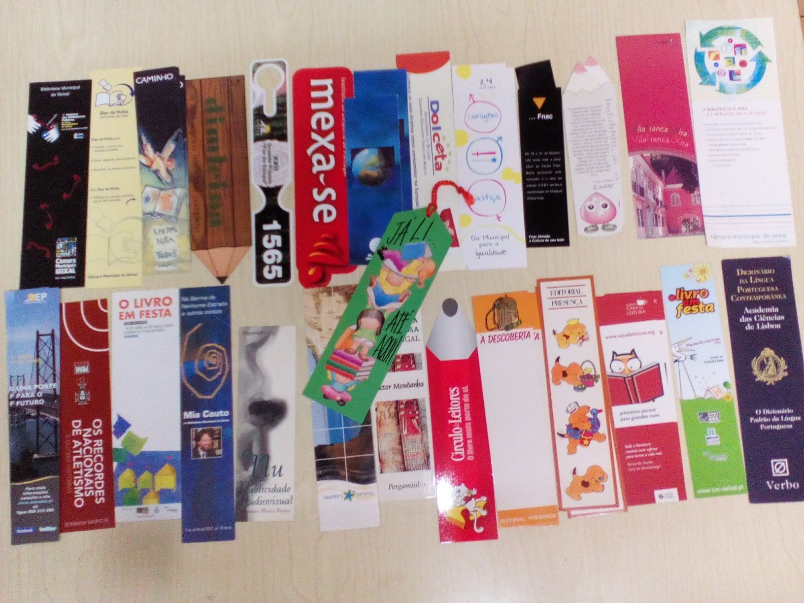 30 Bookmarks em cartão.