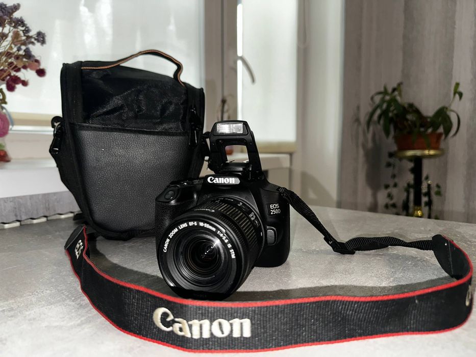 Canon EOS 250D (Rebel SL3 / Kiss X10)