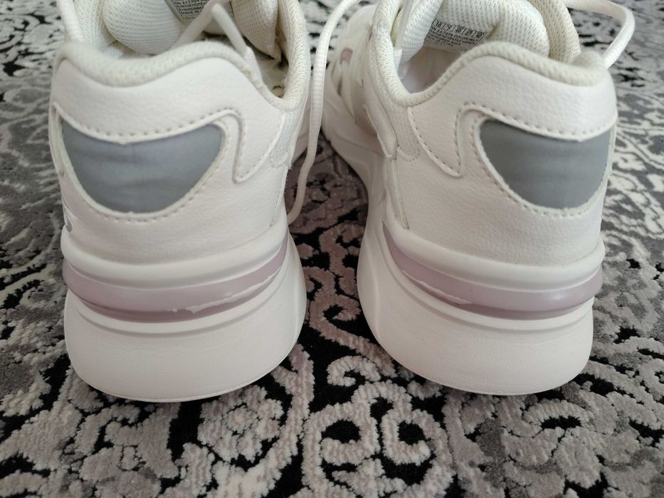 Жіночі кросівки весна, літо