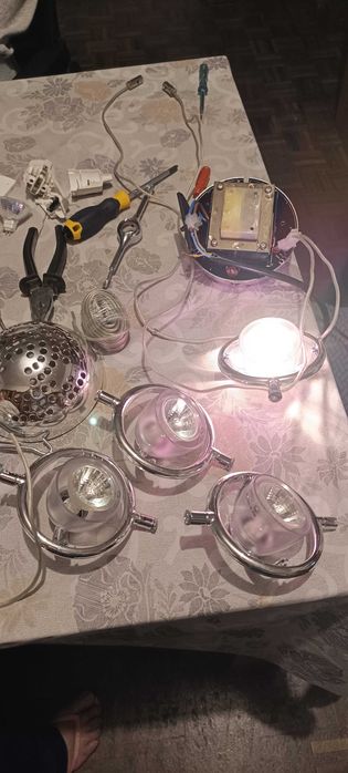 Vendo kit de luzes IKEA, com 3 focos de luzes