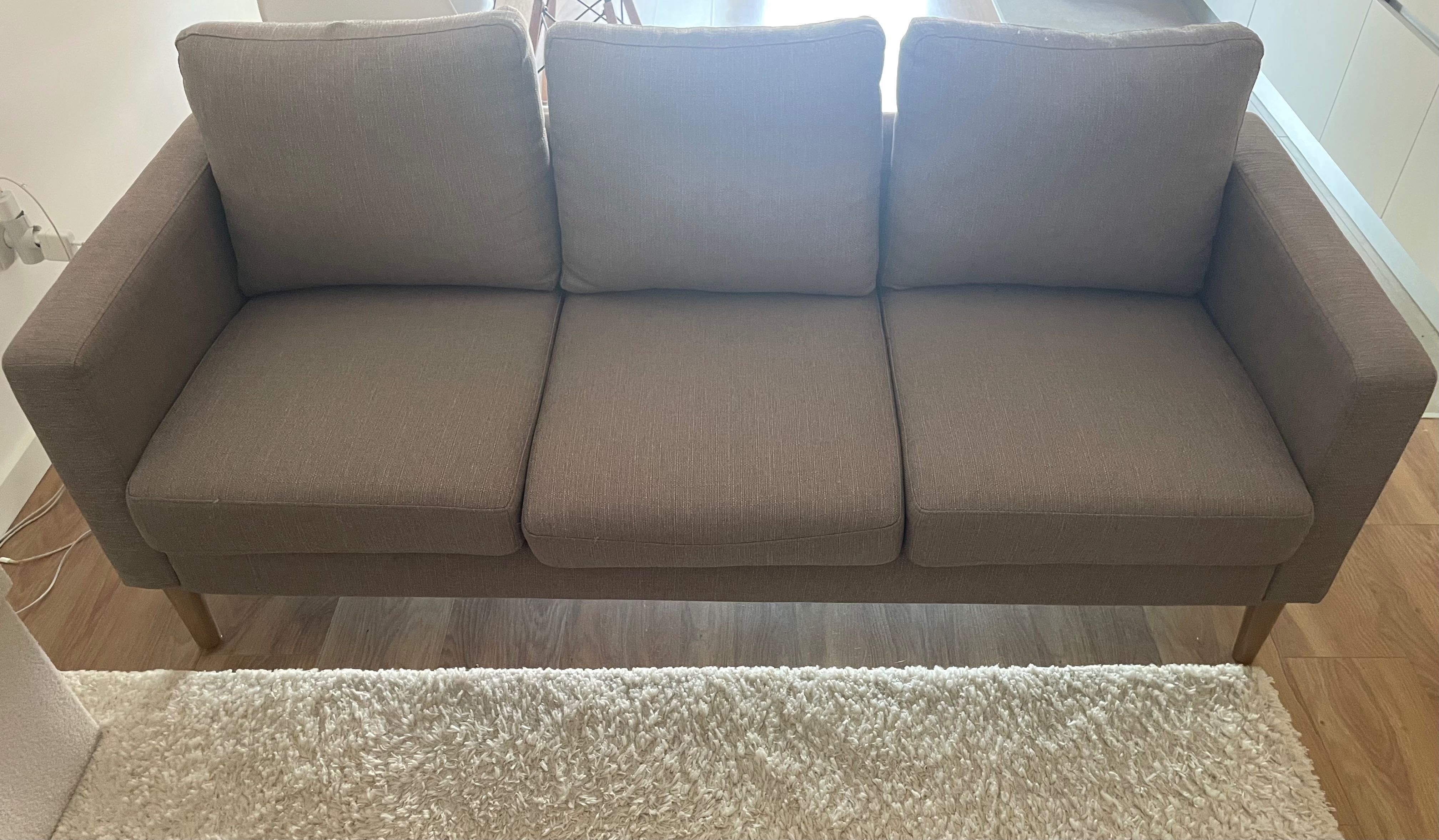 Sofá de 3 lugares da marca Kasa, bege,  em muito bom estado