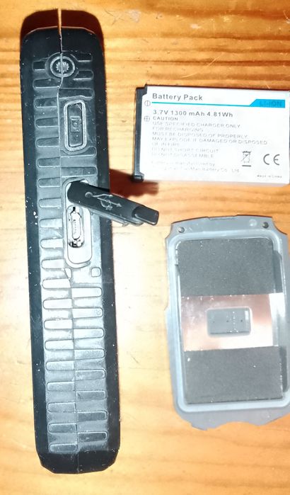 Продам телефон CAT B25.