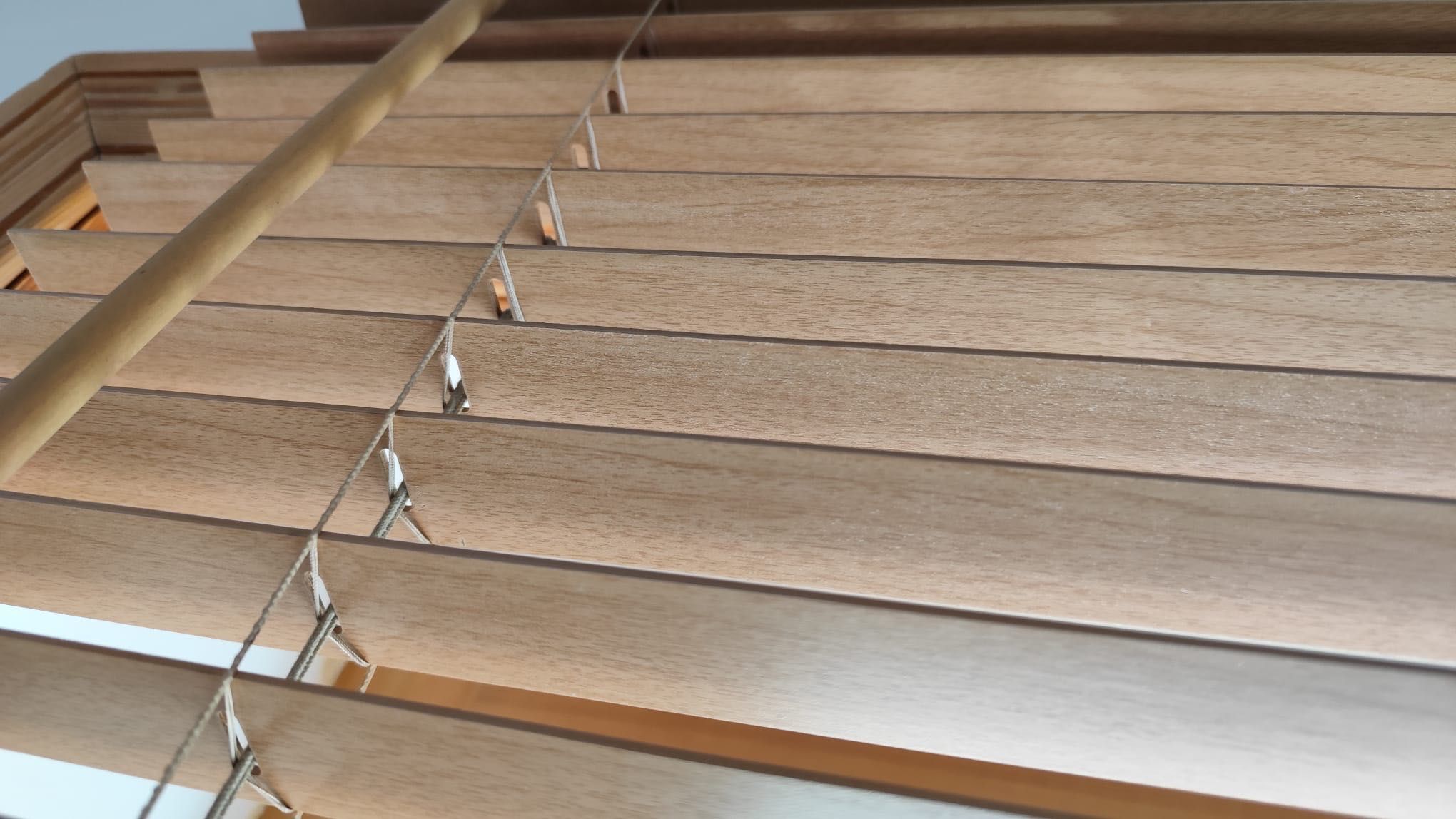 Estore laminado madeira