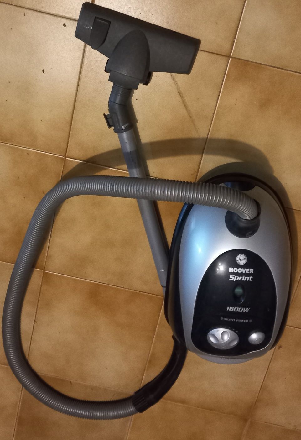 Aspirador Hoover de 1600 Wattscom excelente aspiração