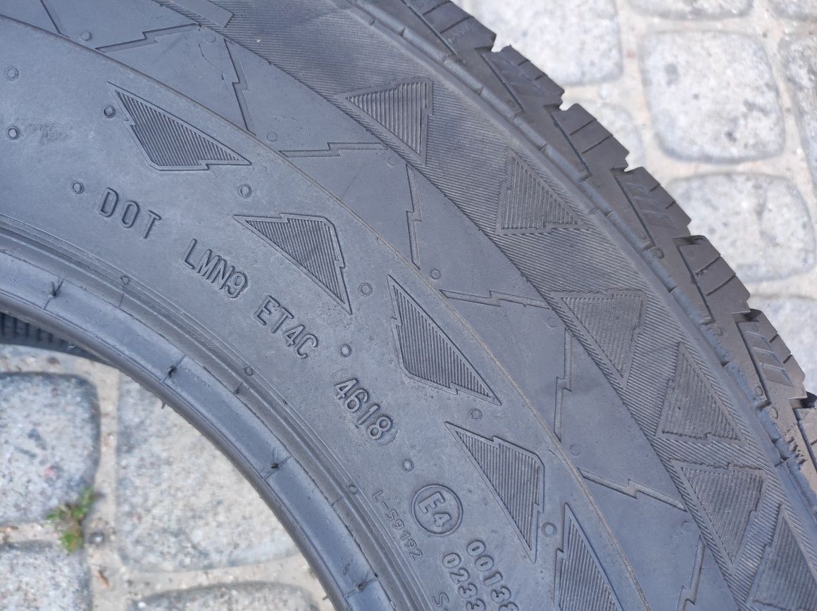 225.75.16c Dwie opony Continental VancoWinter 2