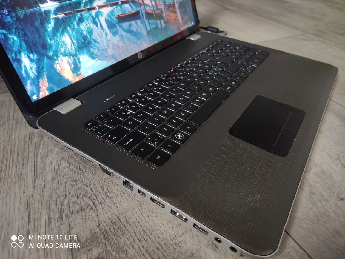 Ноутбук HP 17.3  Intel Core i7 RAM 8Gb SSD480 2 Відеокарти Підсвітка