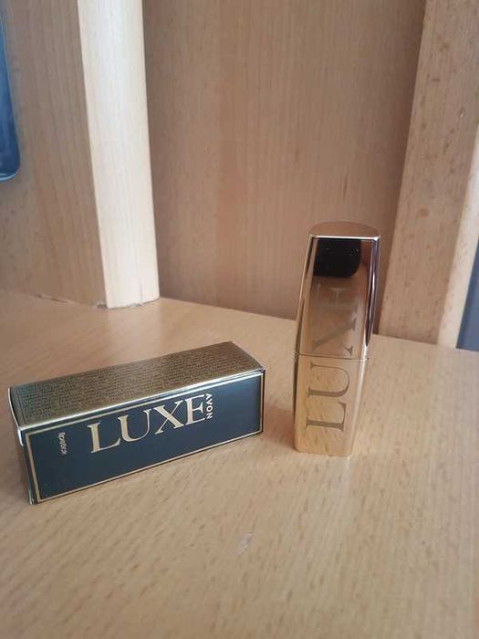 Szminka Luxe Polished Rose Avon nowa prezent