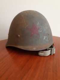 Військова металева каска-шолом періоду СРСР.