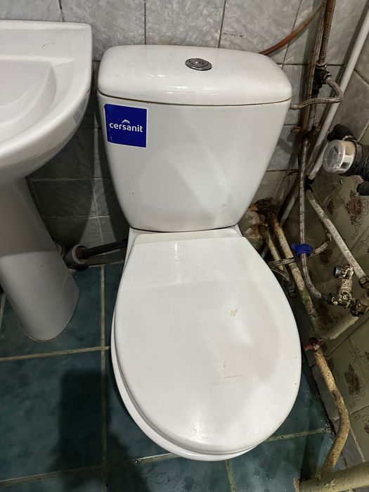 Продам туалет майже новий