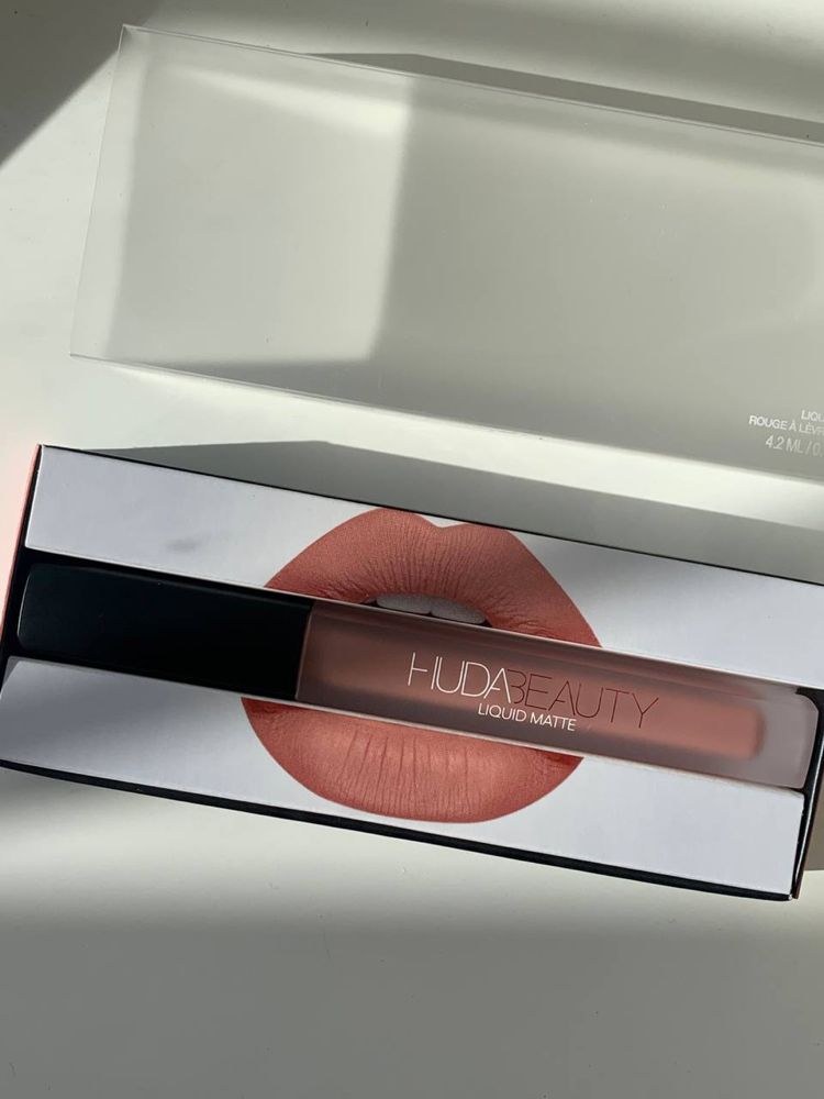 Huda Beauty Liquid Matte Lipstick Ultra-Comfort стійка помада