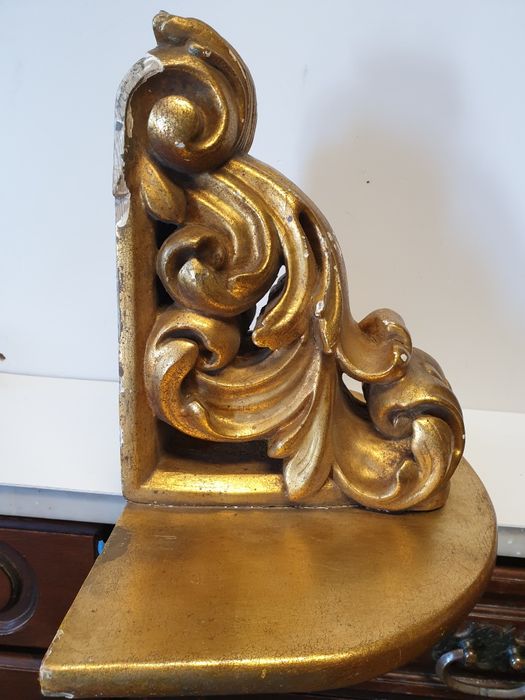 grande antiga mísula em talha dourada