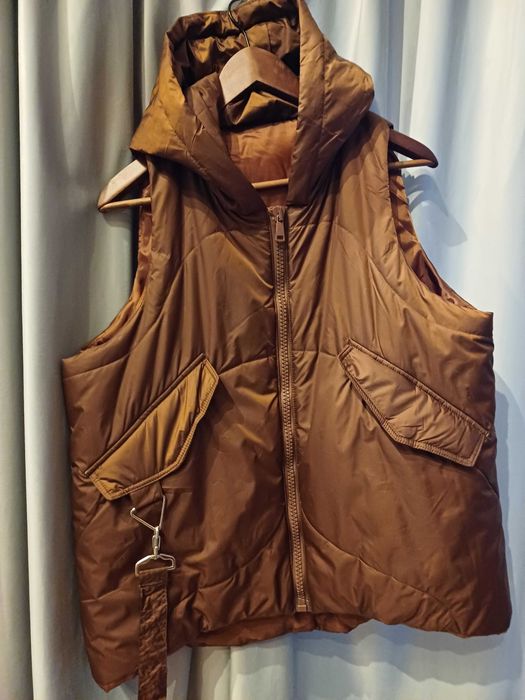 Bezrękawnik w kolorze brązowym