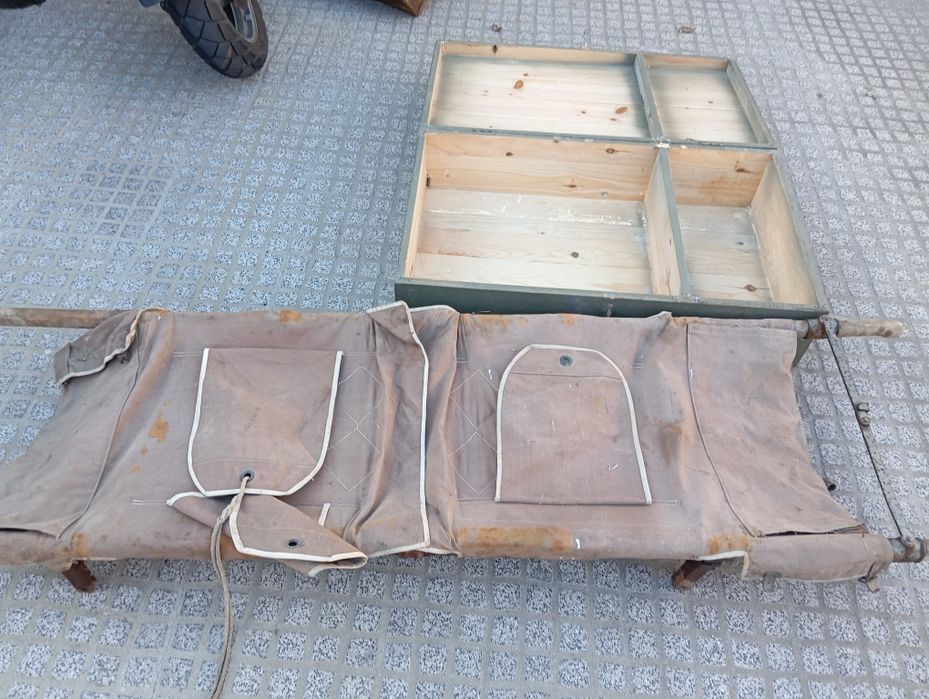 Maca do exercito antiga e caixa explosivos