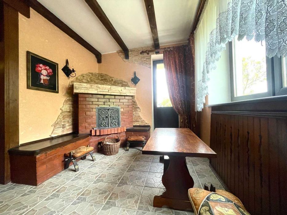 Продаж 2поверхового будинку з гаражем і ділянкою 11соток.