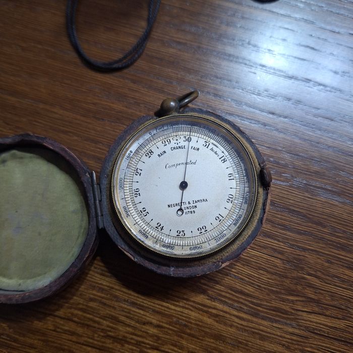 Stary barometr anyczny