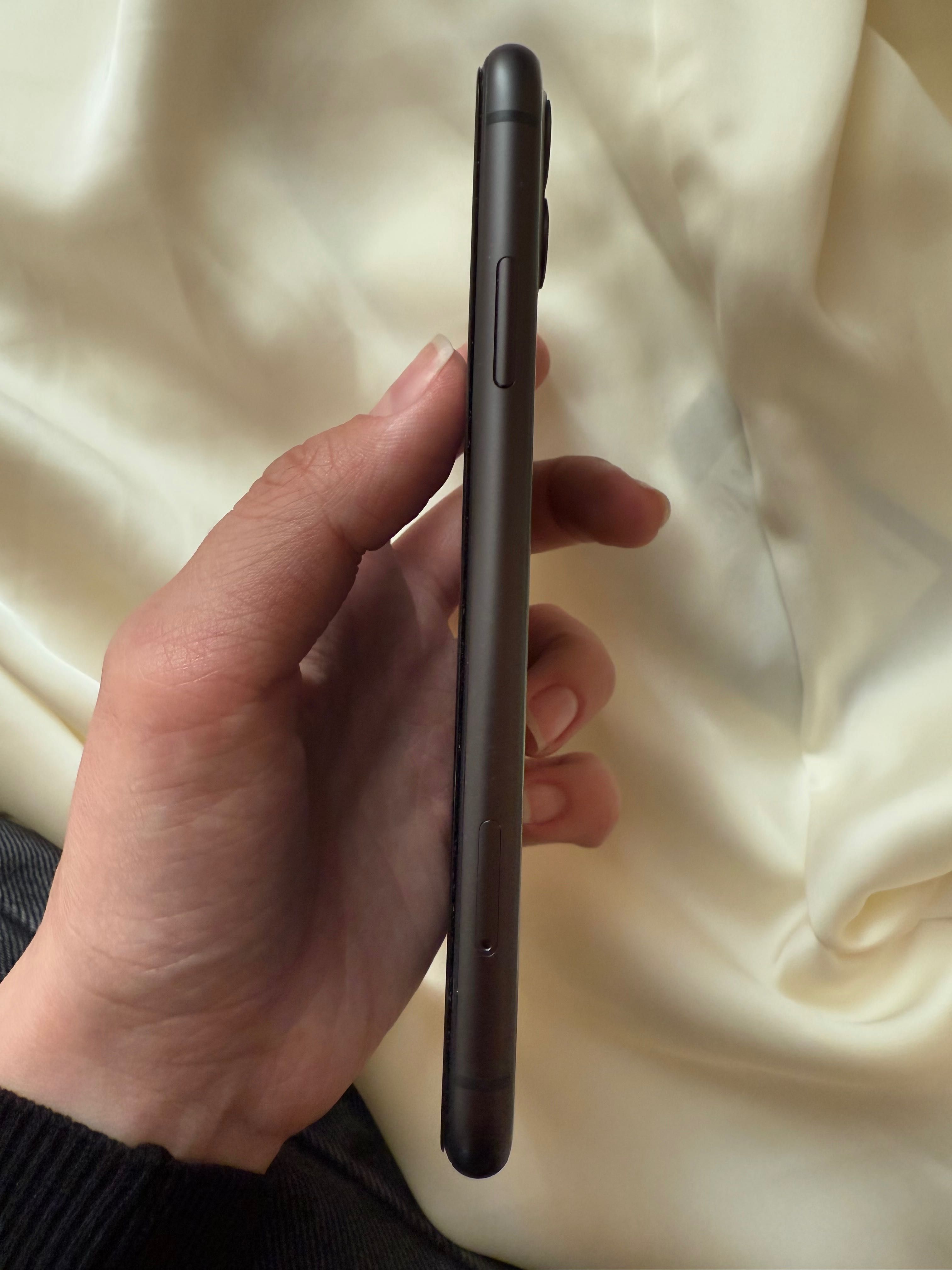 iPhone 11, 128 Gb (Б/У)