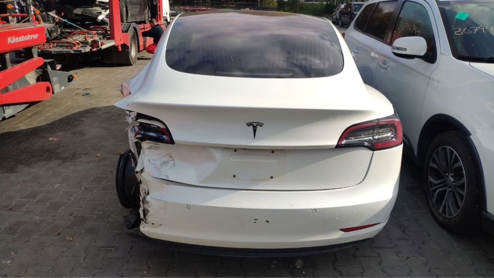 Tesla model 3 USA кришка багажника