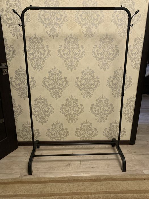 Вішалка(стійка) для одягу чорна