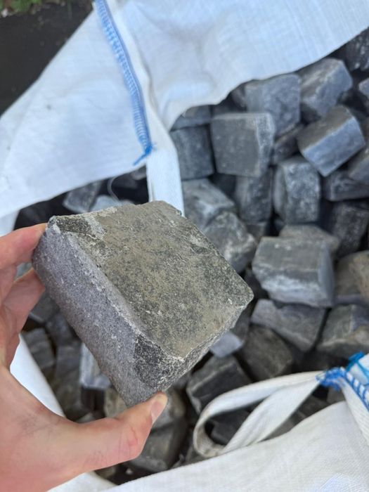 Натуральний камінь(бруківка)