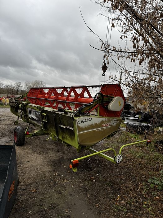 Claas Tucano 320 комбайн