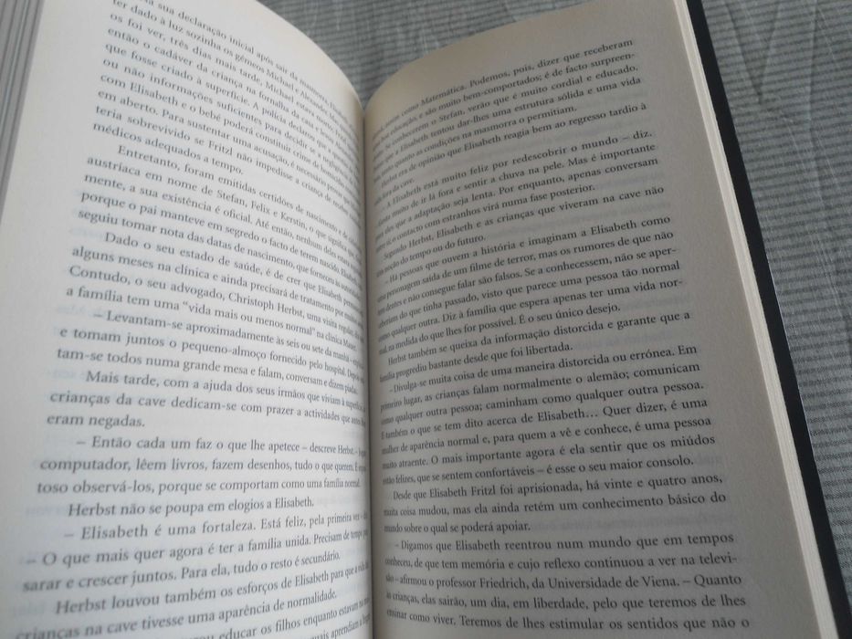 A Casa dos Horrores por Nigel Cawthorne (O caso Josef Fritzl)