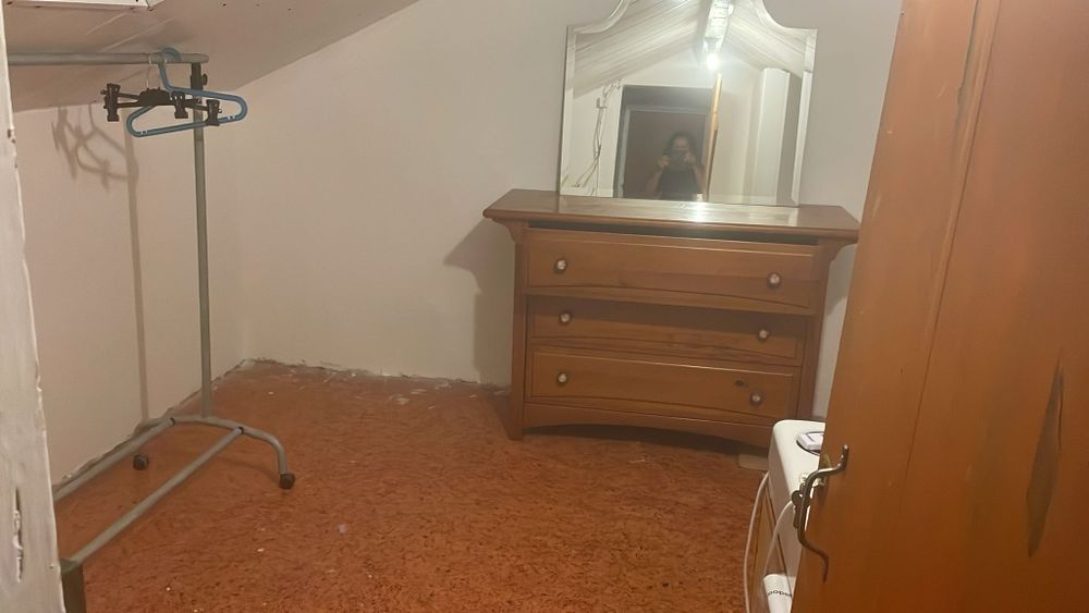 Aluga-se 1 quarto partilhado outra pessoa com água e luz incluí