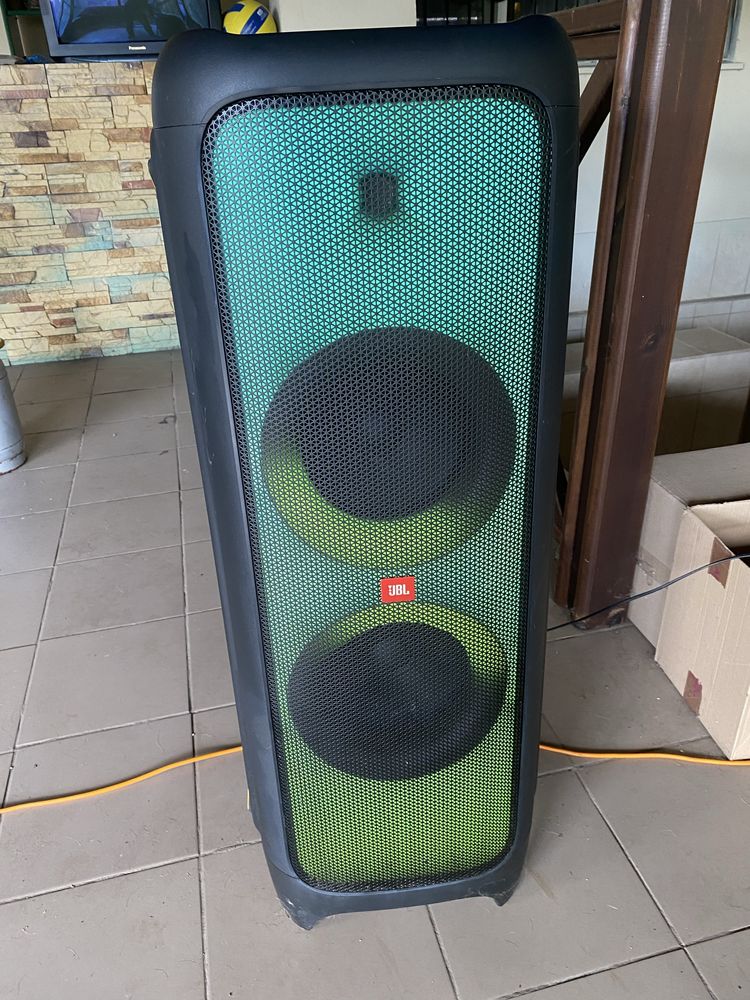 Продам Колонка JBL1000Bass