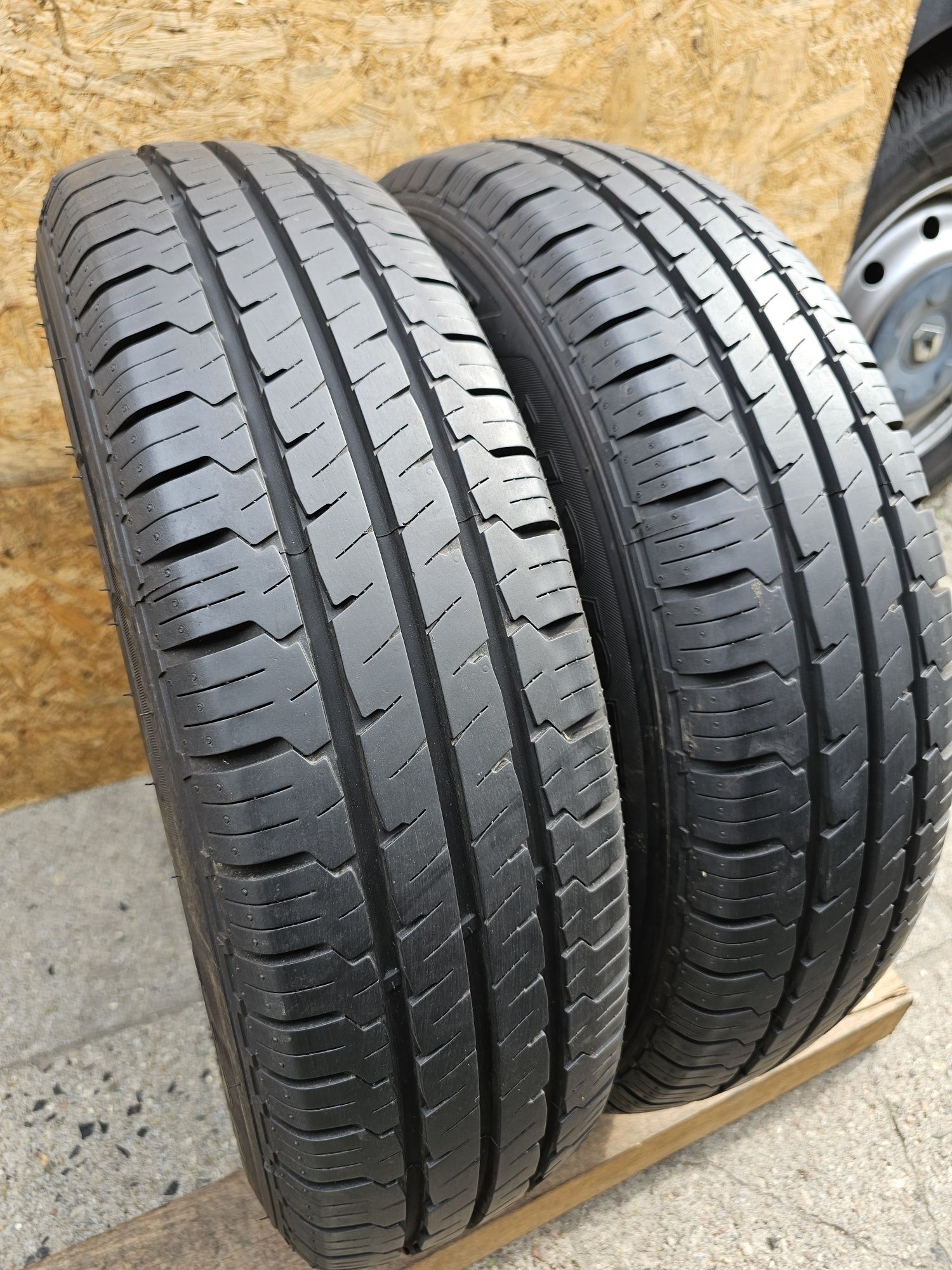 Idealne!!  8mm. 185/80 r14C Hankook Vantra LT   4119