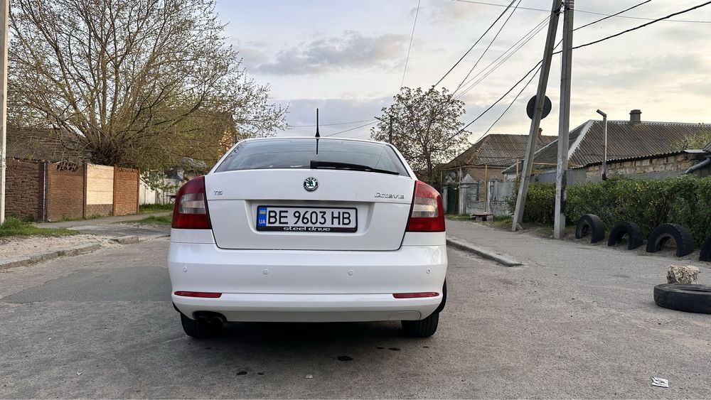 Skoda octavia a 5  автомат в хорошем состоянии