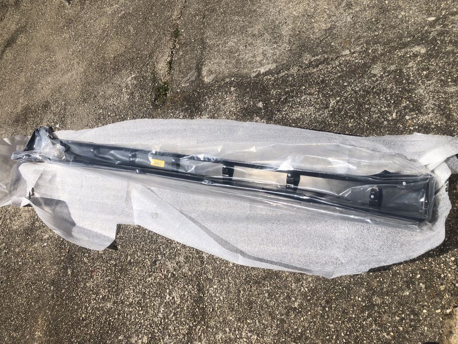 Embaladeira esquerda nova Nissan Leaf ZE1