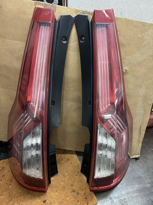 Задній ліхтар сітроен с4 гранд пікасо