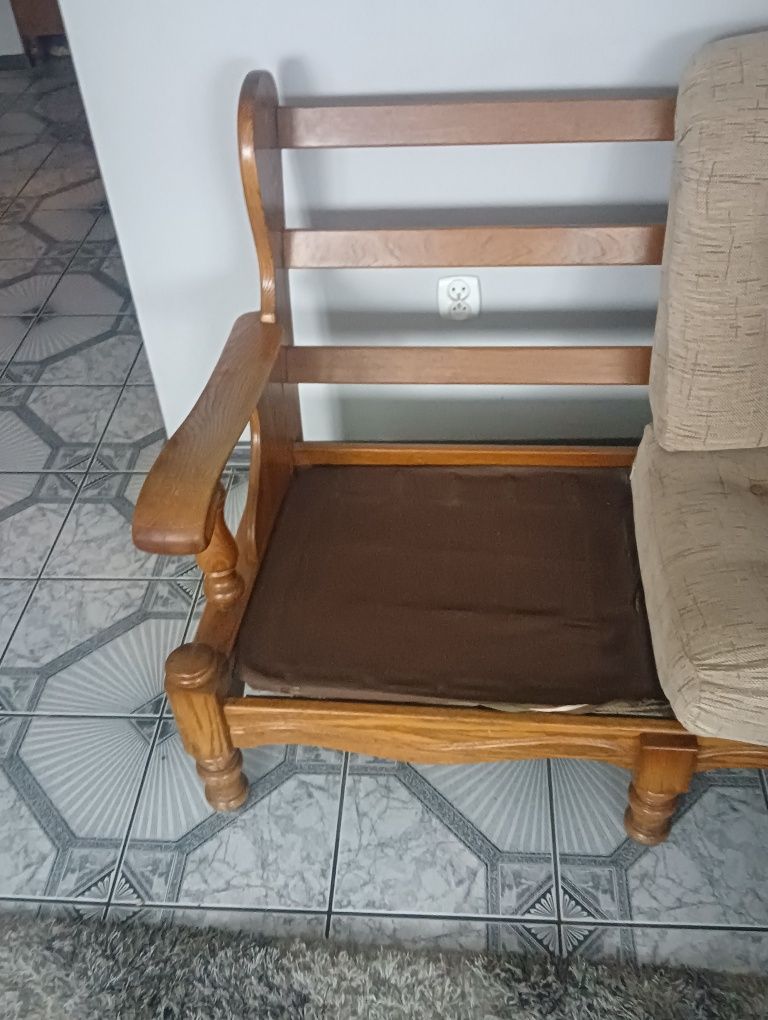 Sofa, ława oraz 2 fotele