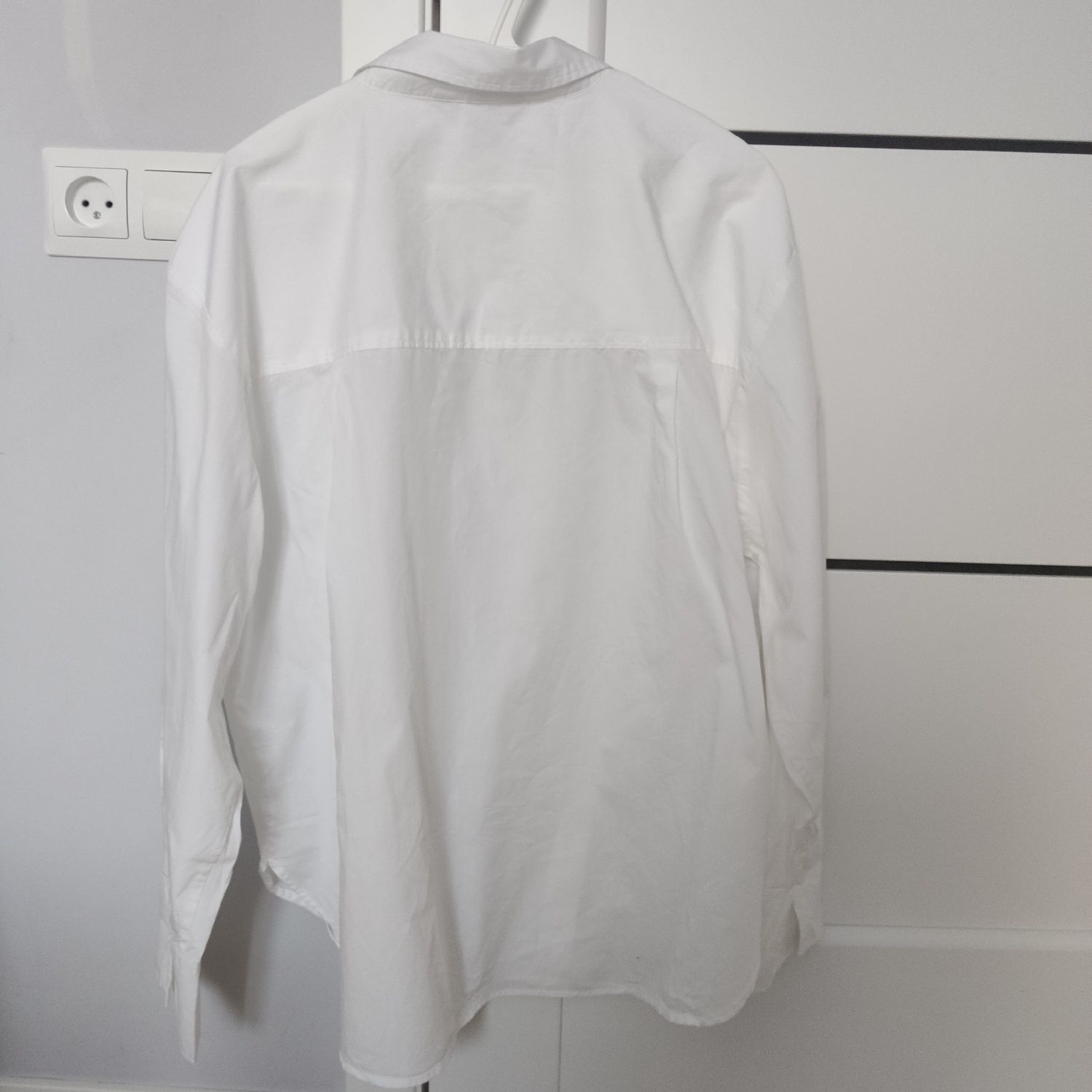 Большая белая рубашка оверсайз H&M